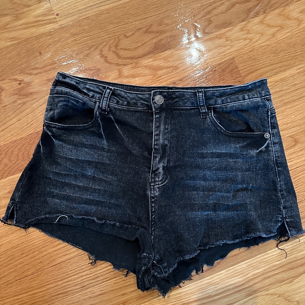 Black High-Waisted Jean Shorts, size L